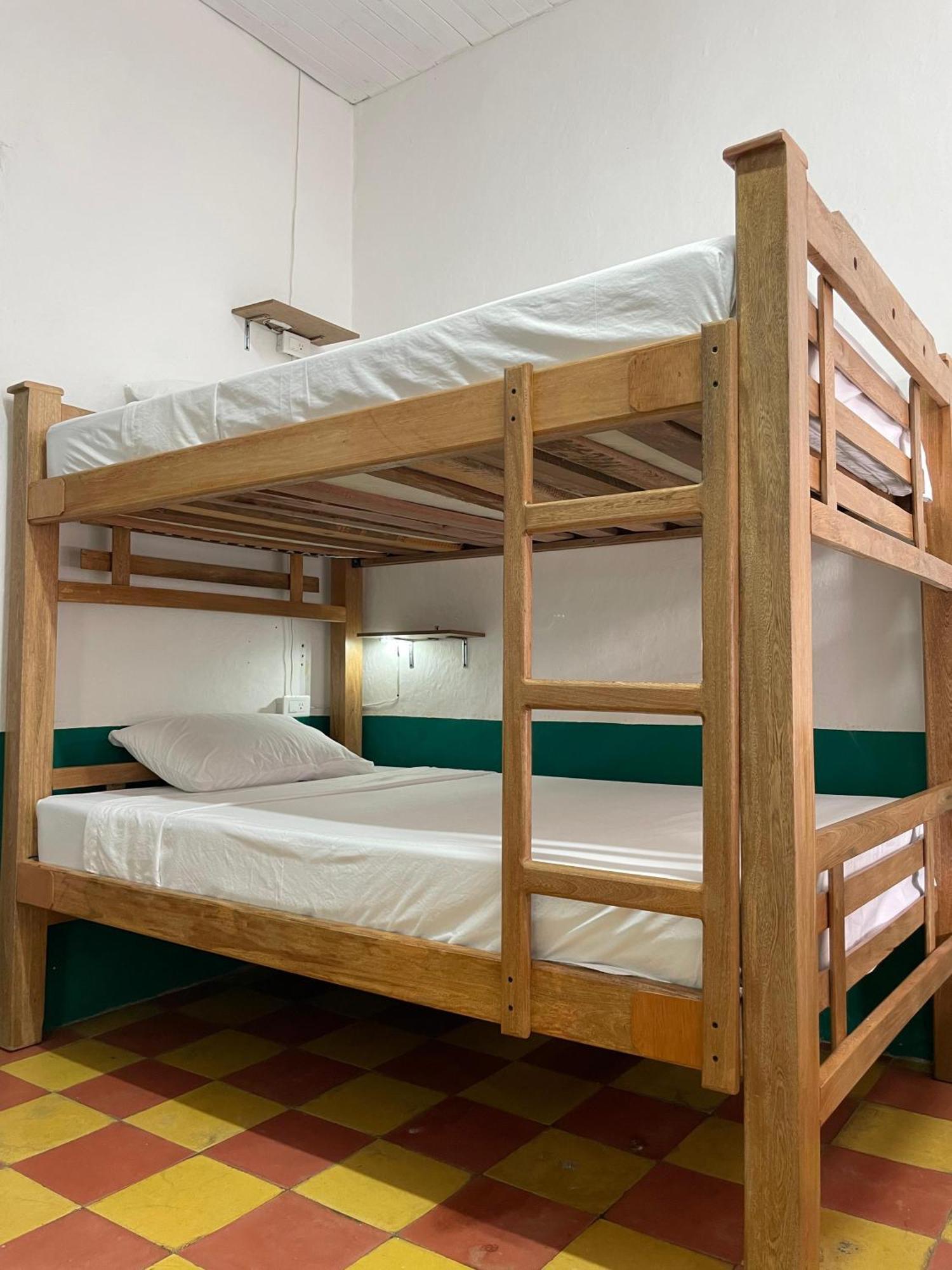 Origen Hostel Jardin Bagian luar foto