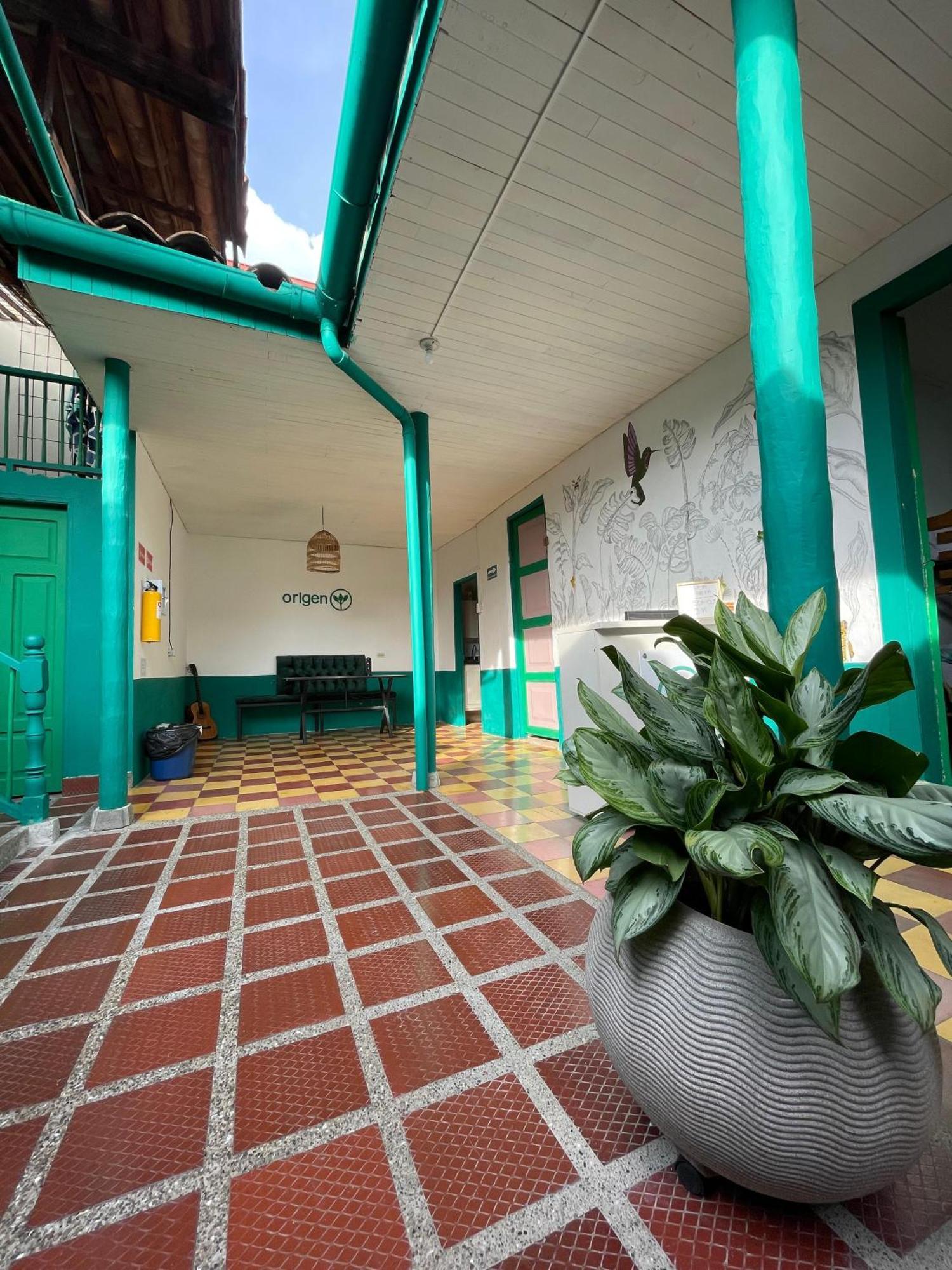 Origen Hostel Jardin Bagian luar foto