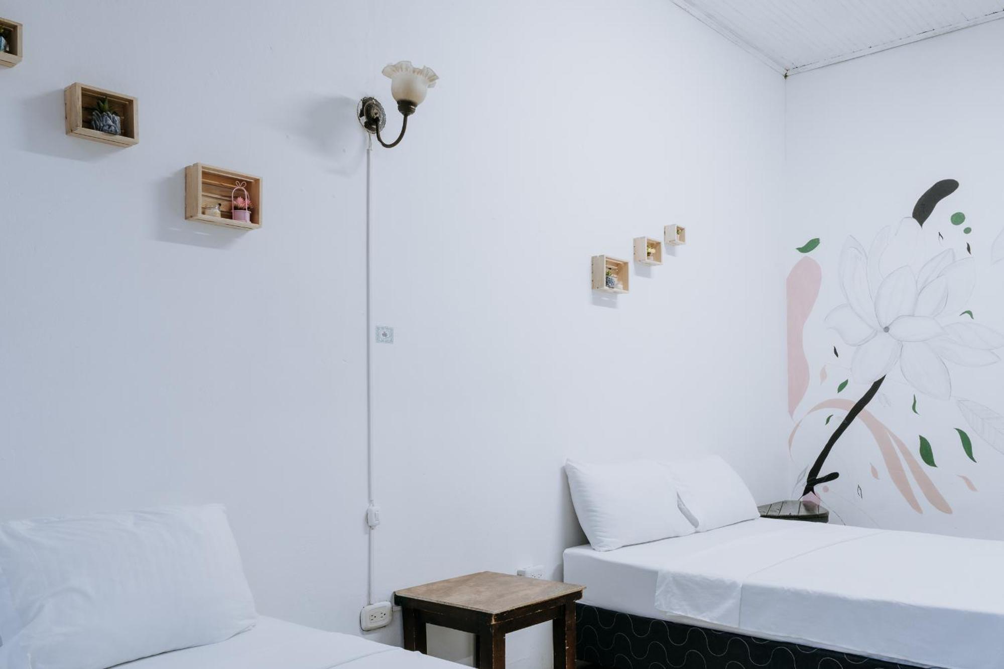 Origen Hostel Jardin Bagian luar foto