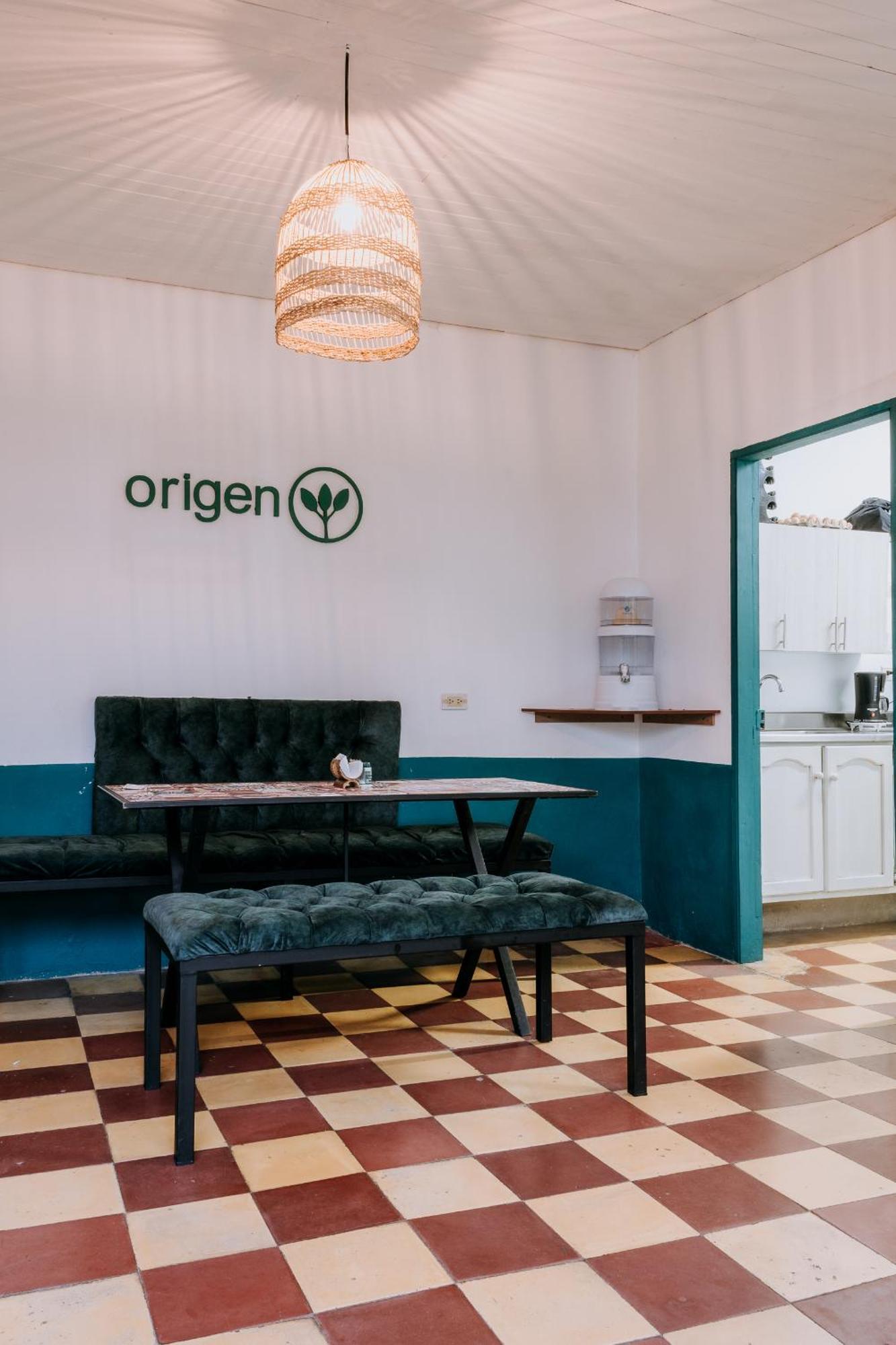 Origen Hostel Jardin Bagian luar foto