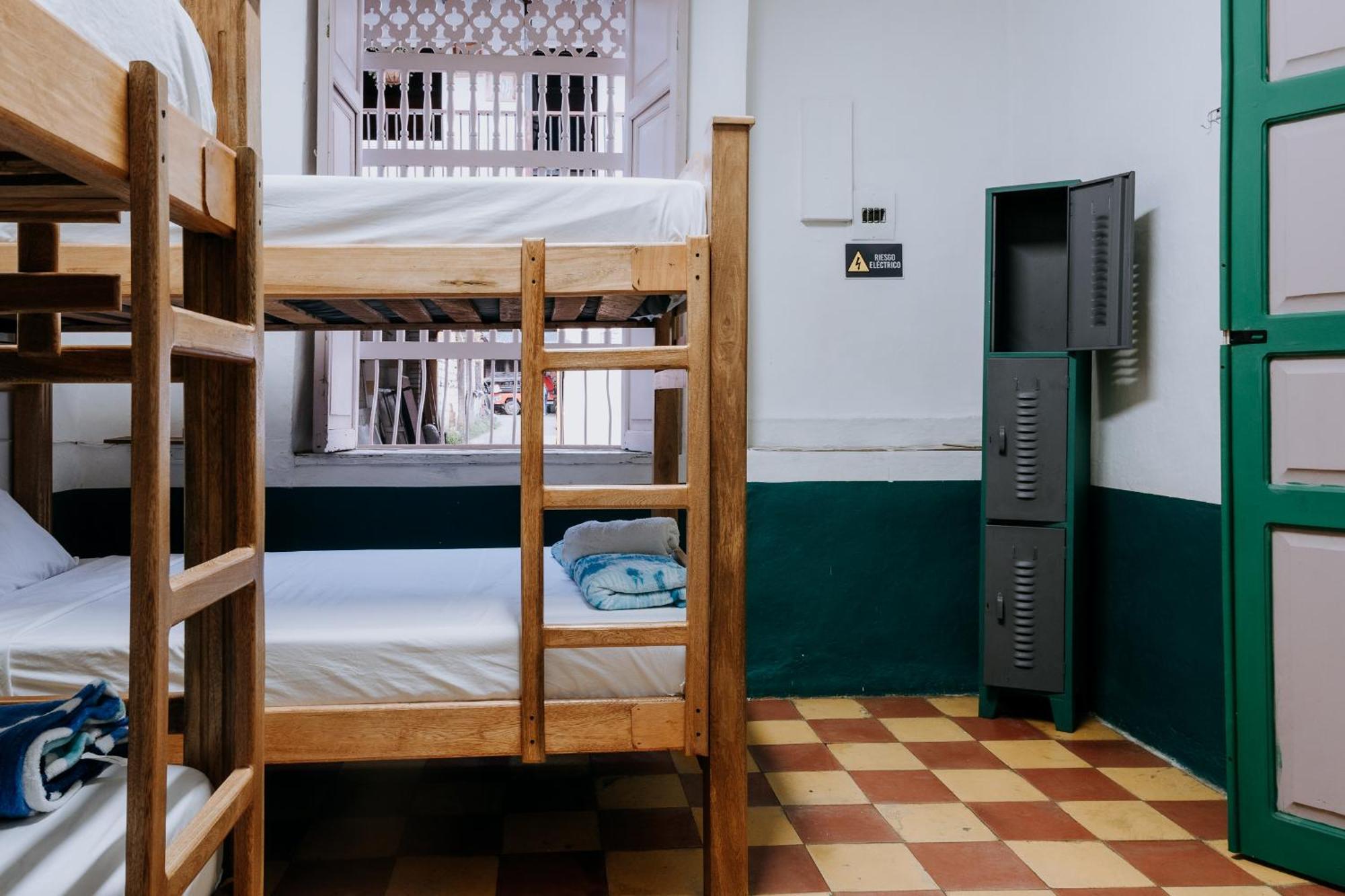 Origen Hostel Jardin Bagian luar foto