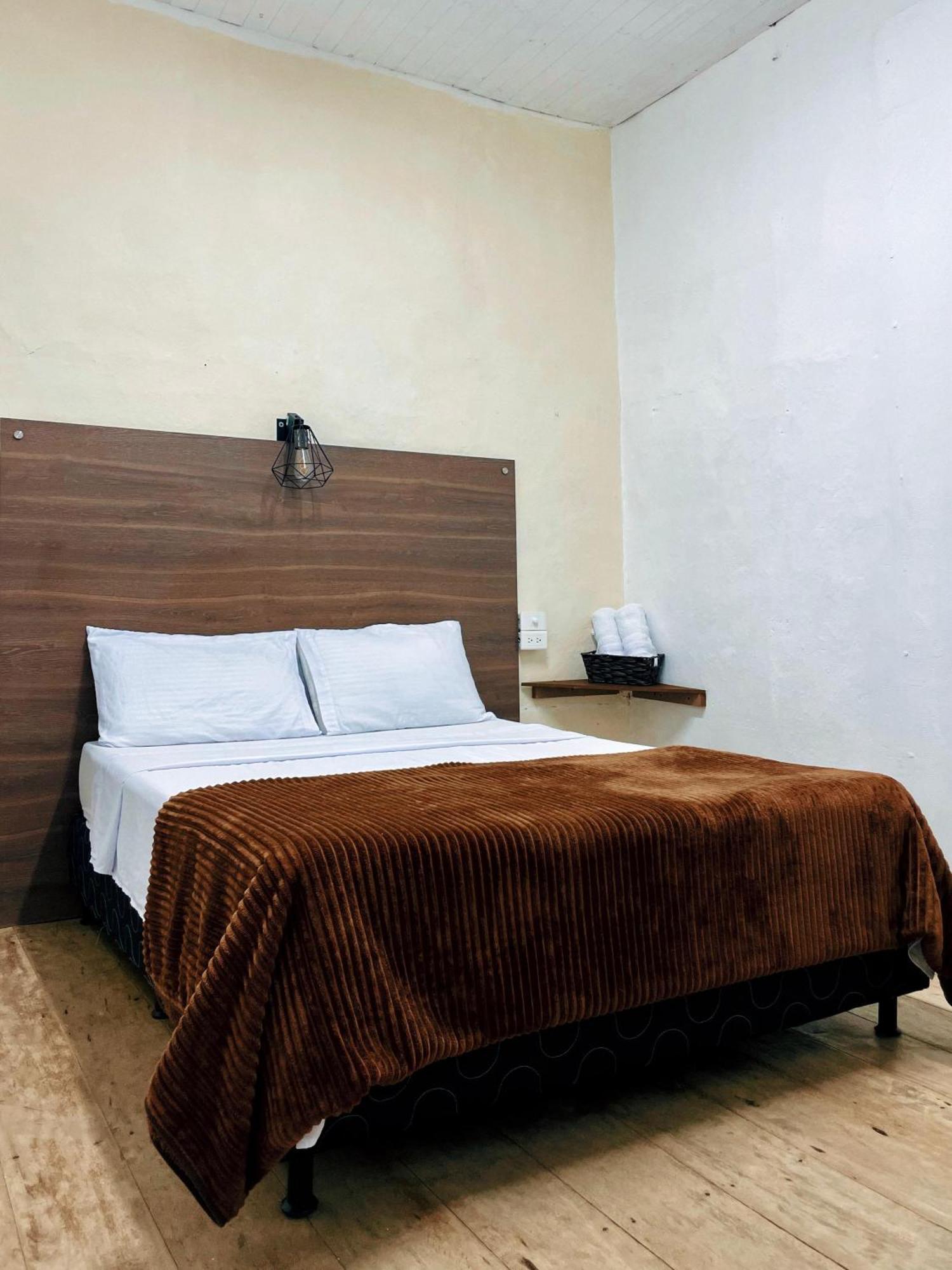 Origen Hostel Jardin Bagian luar foto